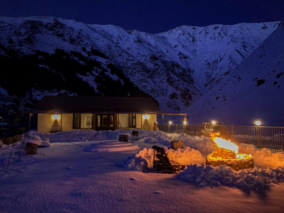 Januka Garden At Sno Villa Kazbegi Eksteriør bilde