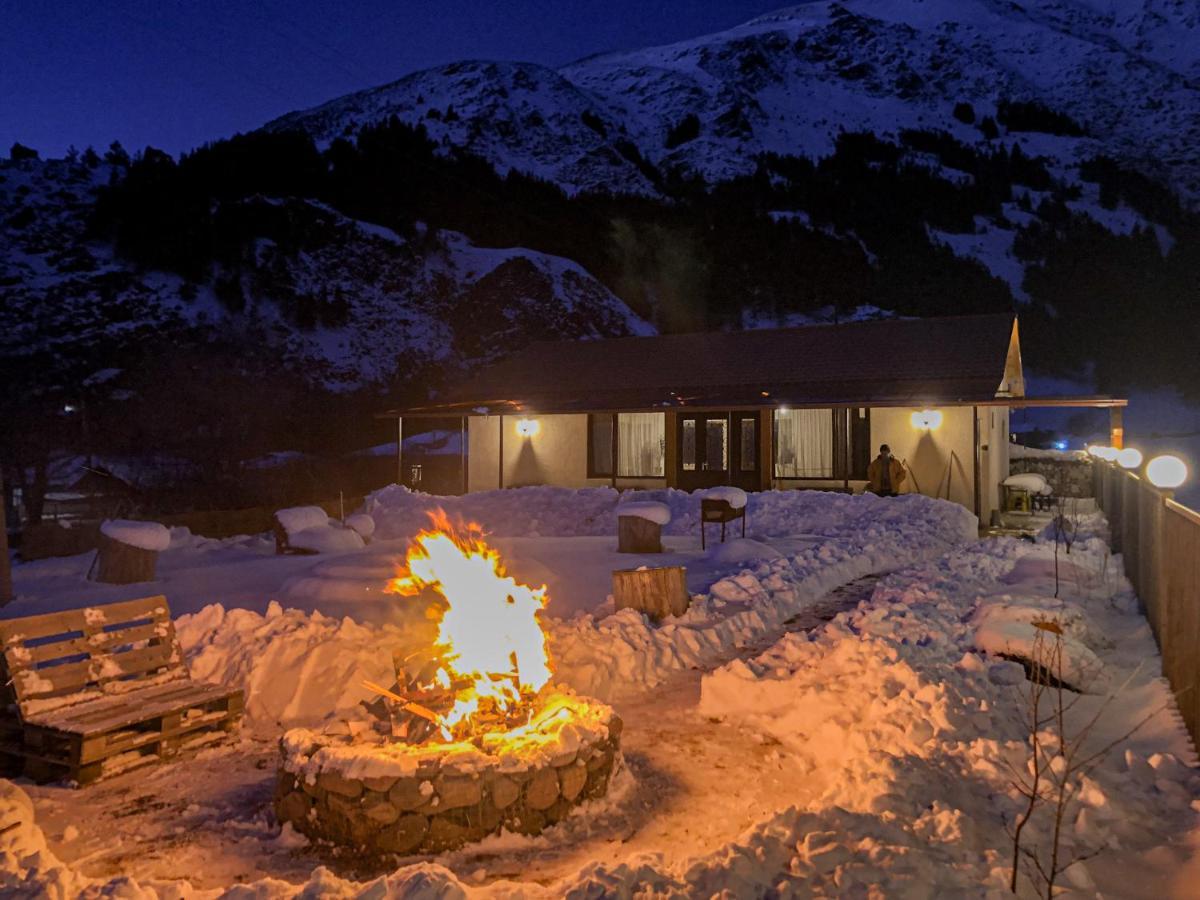 Januka Garden At Sno Villa Kazbegi Eksteriør bilde