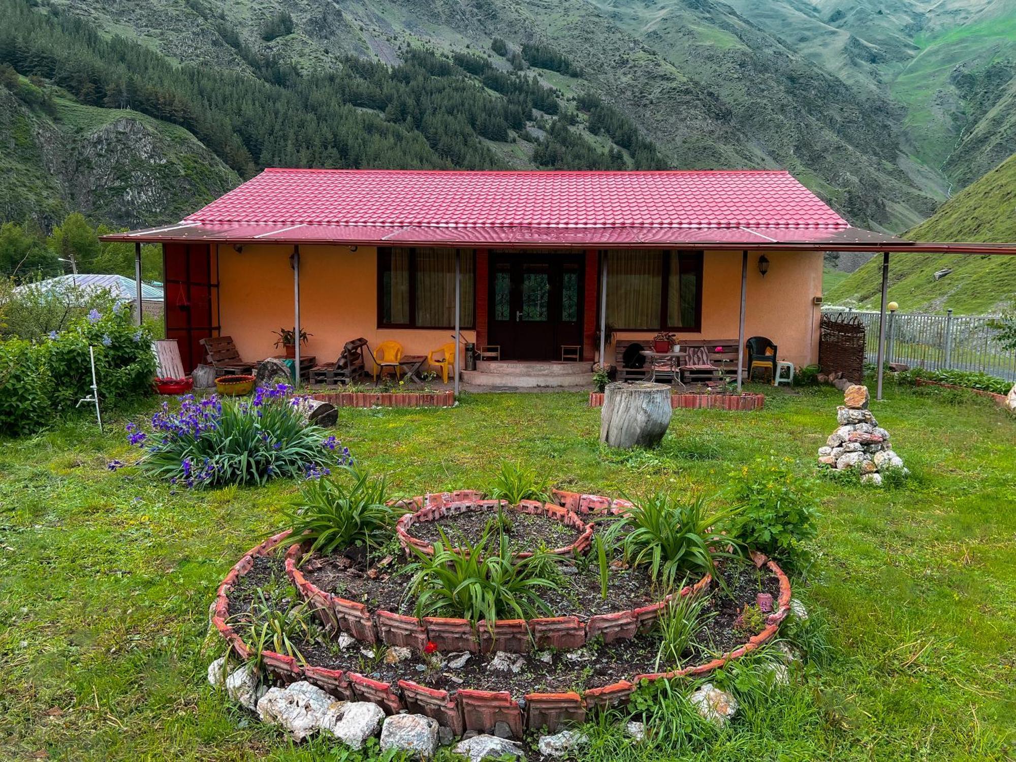 Januka Garden At Sno Villa Kazbegi Eksteriør bilde